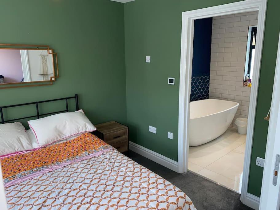 Ferienhaus Charming House In The Heart Of Xar London