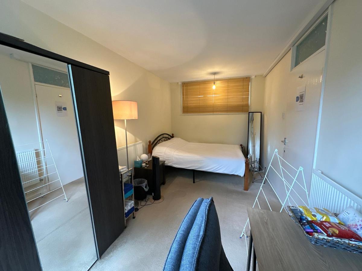 Privatunterkunft Cozy In Shared Near Canary Wharf London