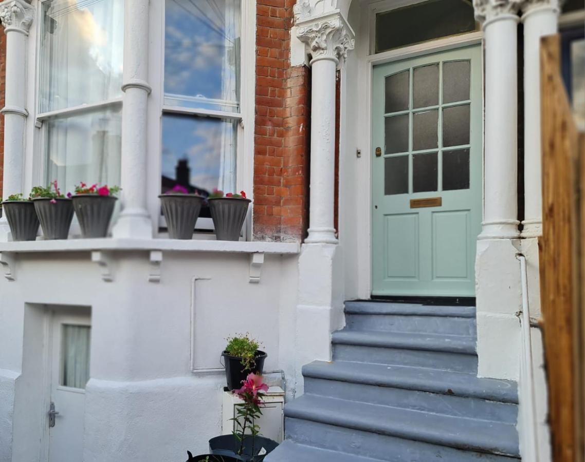 Three Bedroom House Apartment *
