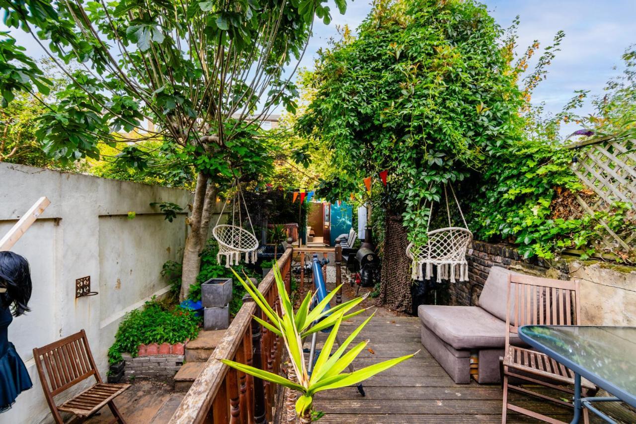 Accommodatie bij particulieren Double W/projector & Garden Hot Tub Londen
