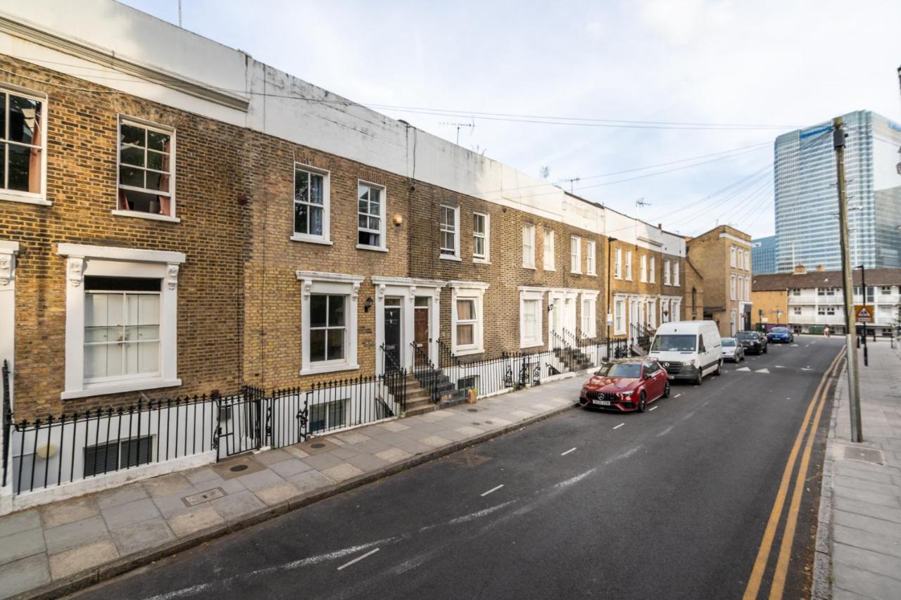 Double W/projector & Garden Hot Tub Londen