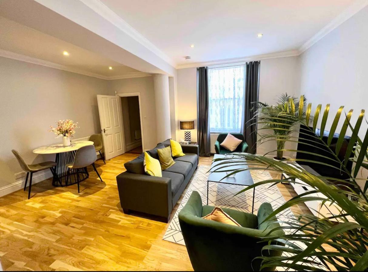 Spacious 2 Bed In The Heart Of Kensington * London