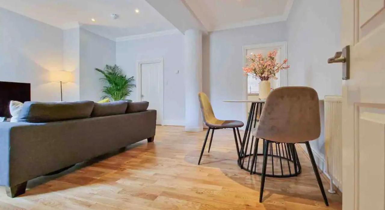 Spacious 2 Bed In The Heart Of Kensington Apartment *