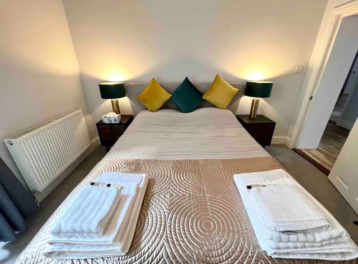 Spacious 2 Bed In The Heart Of Kensington Apartment