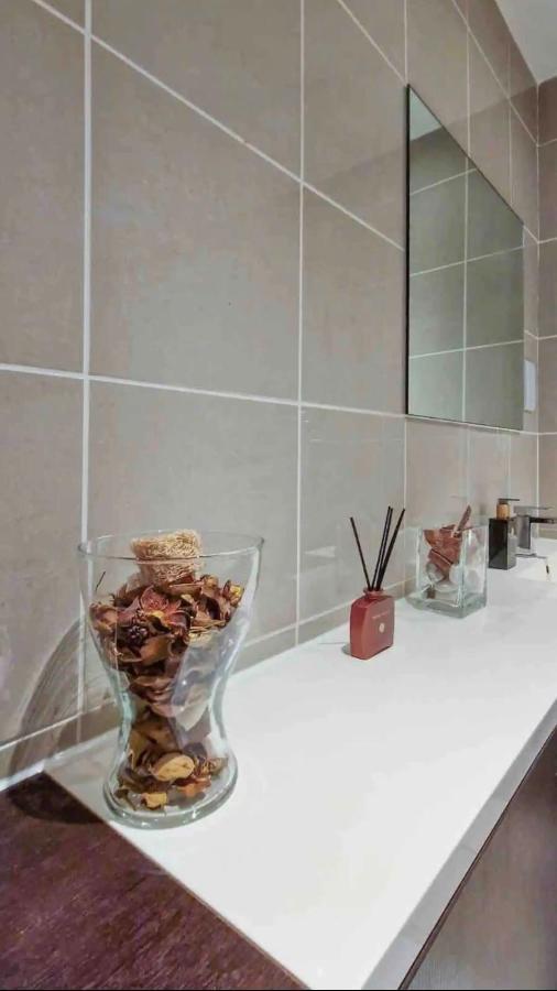 Spacious 2 Bed In The Heart Of Kensington Apartment *