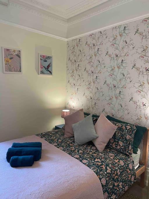 West Stunning Garden Flat - Period Features Apartamento Londres