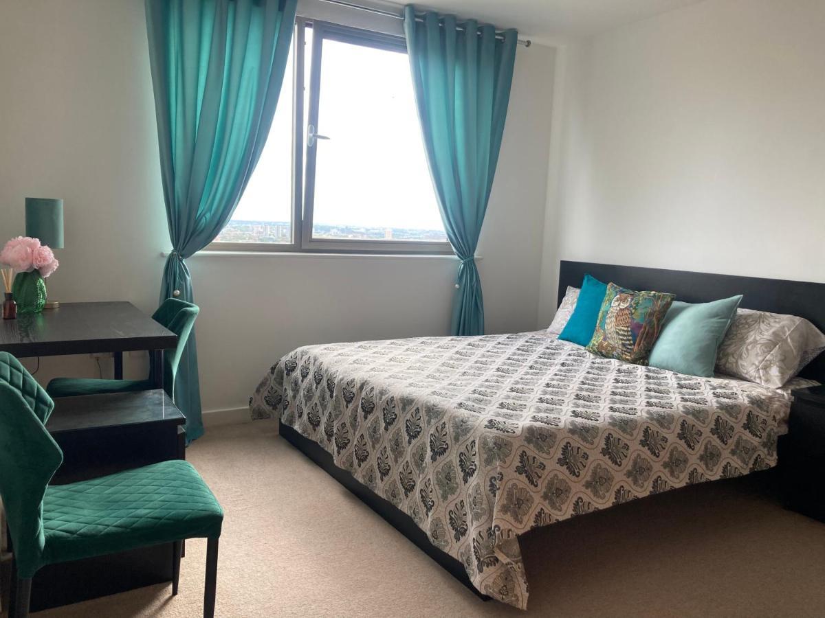 View Apartment, Short Walk To Tower Bridge, Free Parking Apartment *