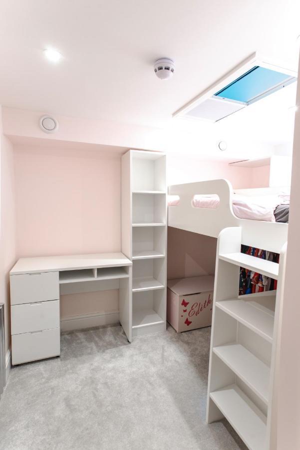 Hébergement de vacances 4 Bed Modern House Next To Hyde Park