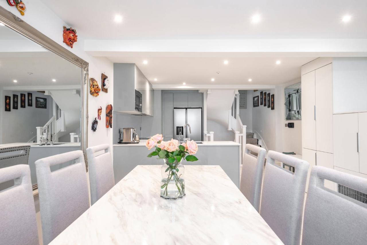 Hébergement de vacances 4 Bed Modern House Next To Hyde Park