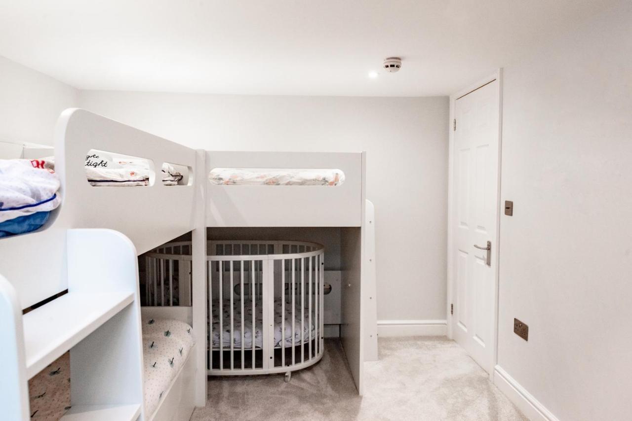4 Bed Modern House Next To Hyde Park