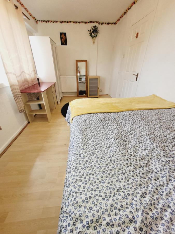 Excellent Big Double Cheap Price Around Habitación en casa particular Londres
