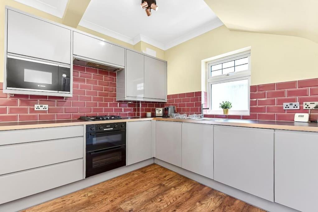 Apartamento 3br Home/fast Wi-fi/ Quiet Road Londres