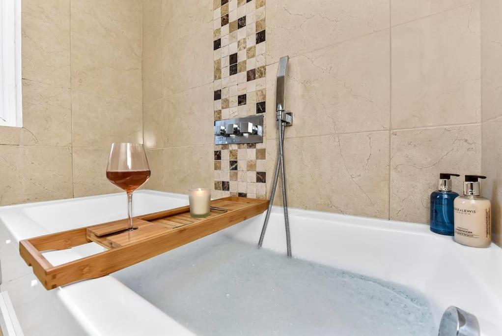 3br Home/fast Wi-fi/ Quiet Road Apartamento Londres