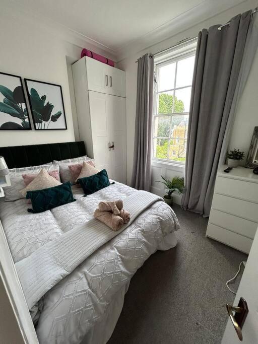 One Bedroom Flat In The Heart Of Islington * London