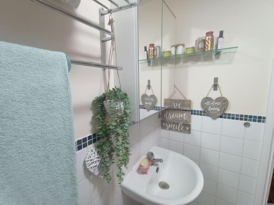 Appartement 1- Bedroom Flat In London, Sleeps 4, Good Transport Link *