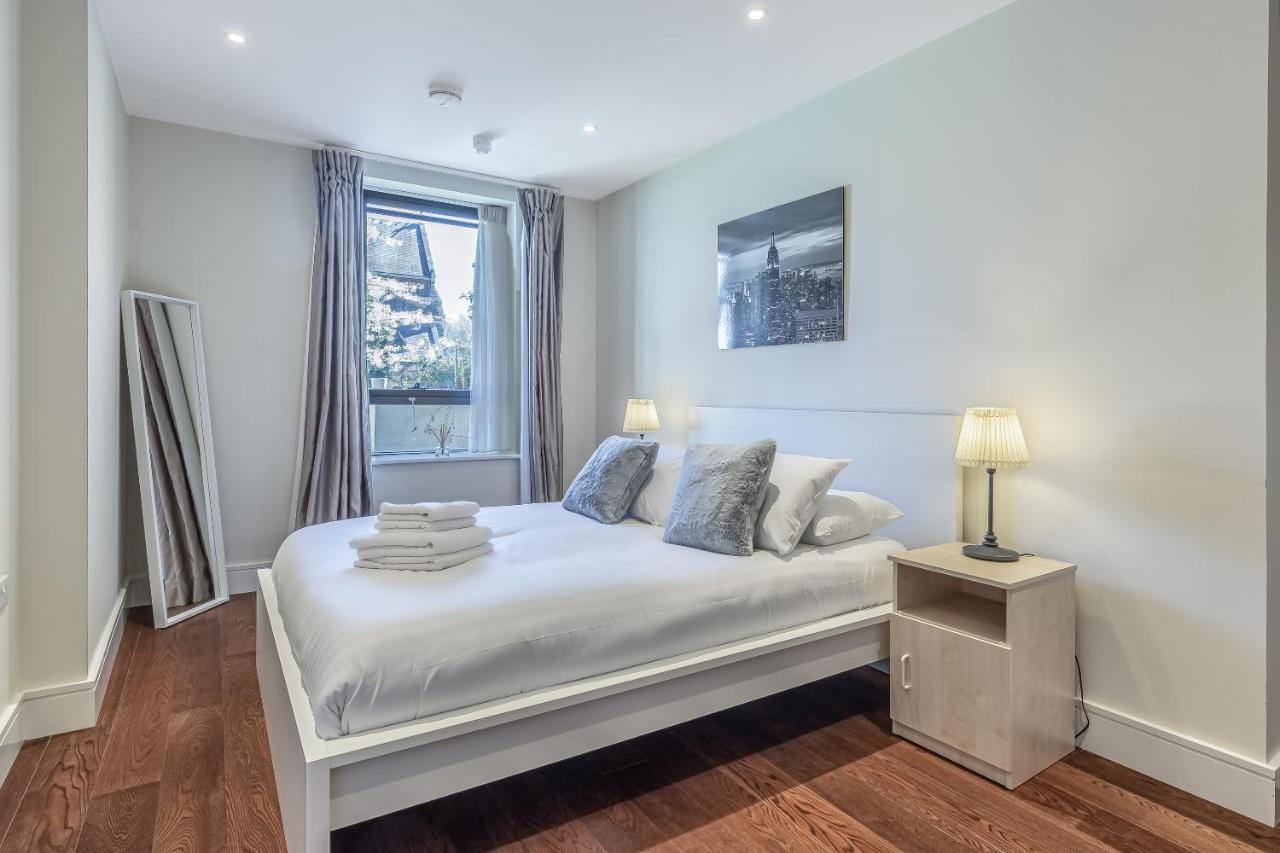 Apartamento 3 Bedrooms Close To Canning Town & Excel Londres