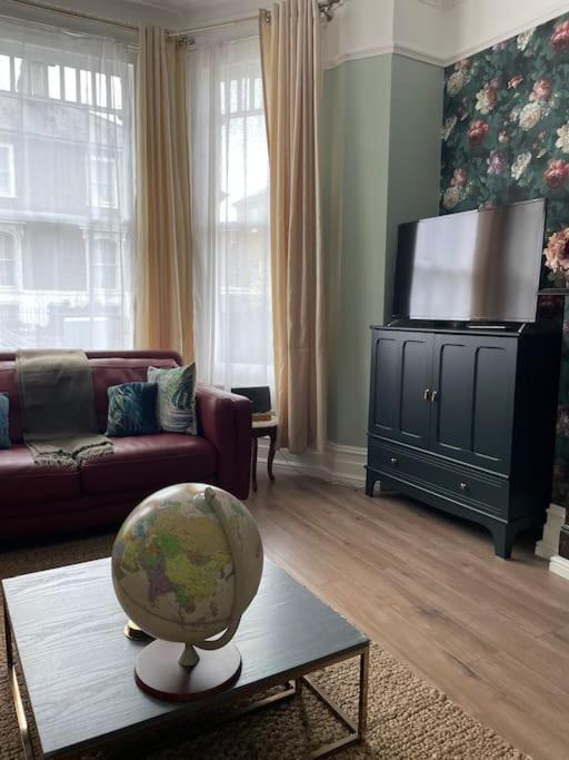 West Stunning Garden Flat - Period Features Apartamento Londres