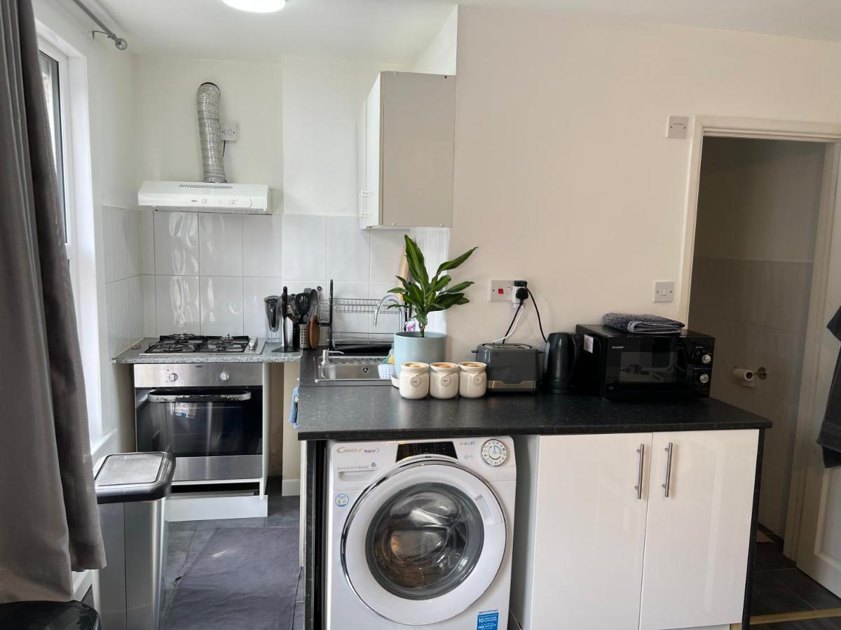 Luxury 1bed Holiday Flat-10 Minutes From Bridge & 3mins Walk To Lewisham Dlr