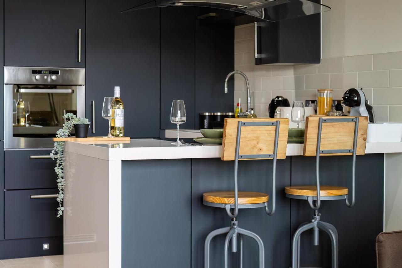 Livestay-stunning With Private Balcony & River Views * Londen
