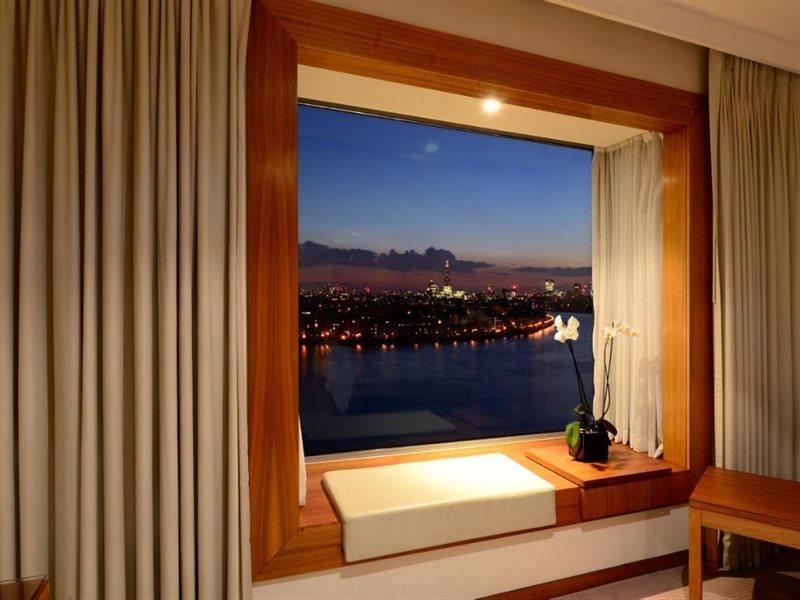 Canary Riverside Plaza Hotel