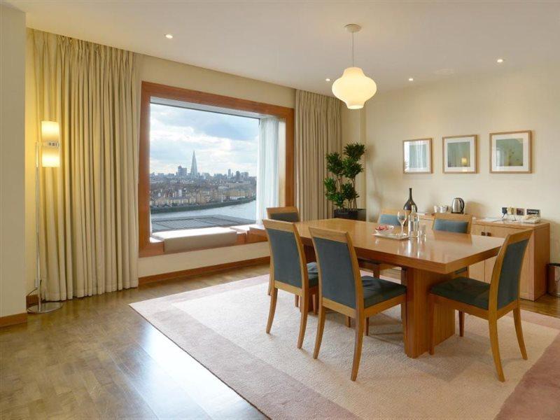 Canary Riverside Plaza Hotel