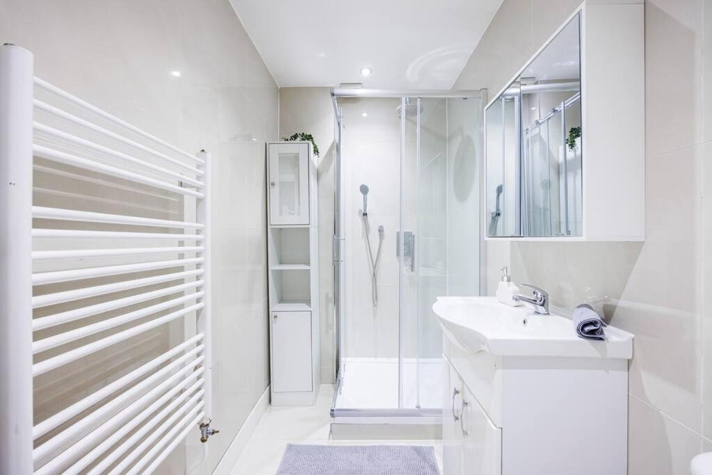 Pimlico Riverside- Amazing 1 Bed Apartment *