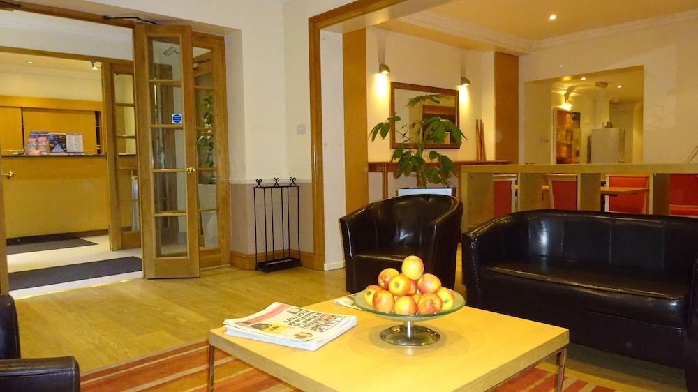 Americana Hotel 3*