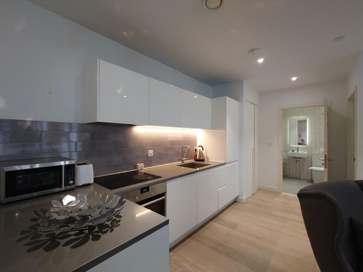 Fully Serviced One Bed In Royal Wharf Londres