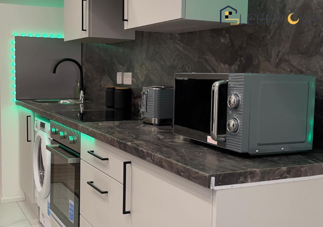 Last-minute Reserve L Premium Deals L Luxury & Modern 1 Bedroom 5plus Guests Couples Families Business Sleepova Short Lets & Serviced Appartement *