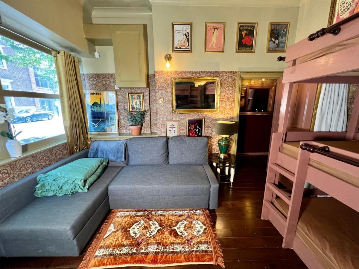 Central Hideout Apartamento *