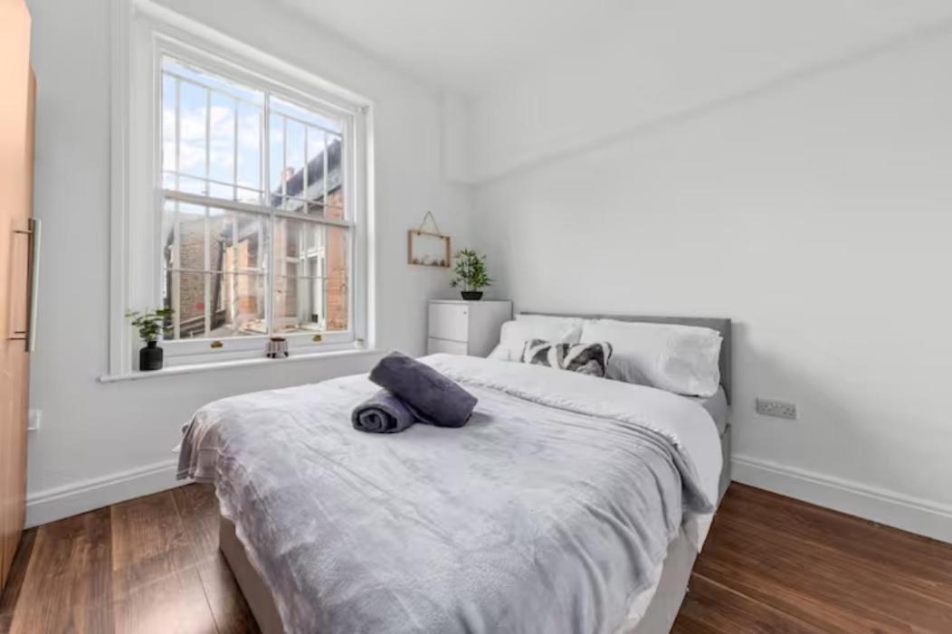 Living 2 Bedroom Flat 2 Mins To Clapahm Junction Cj * Londen