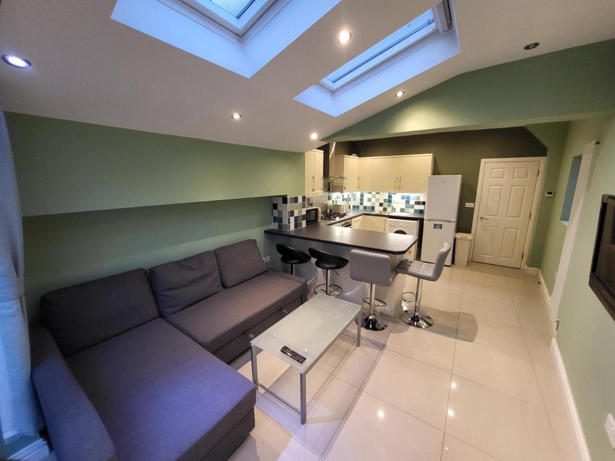 Appartement Large 4 Bedroom House In *