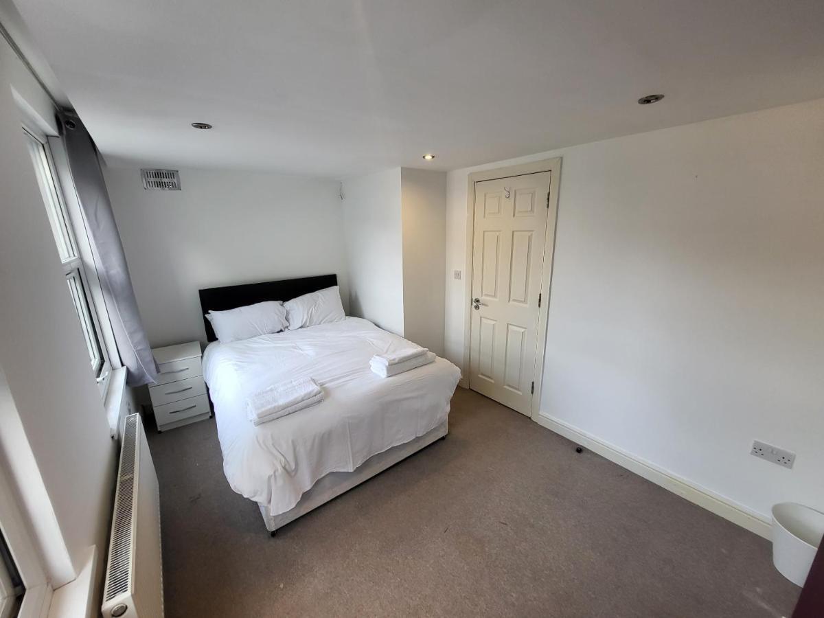 Large 4 Bedroom House In *