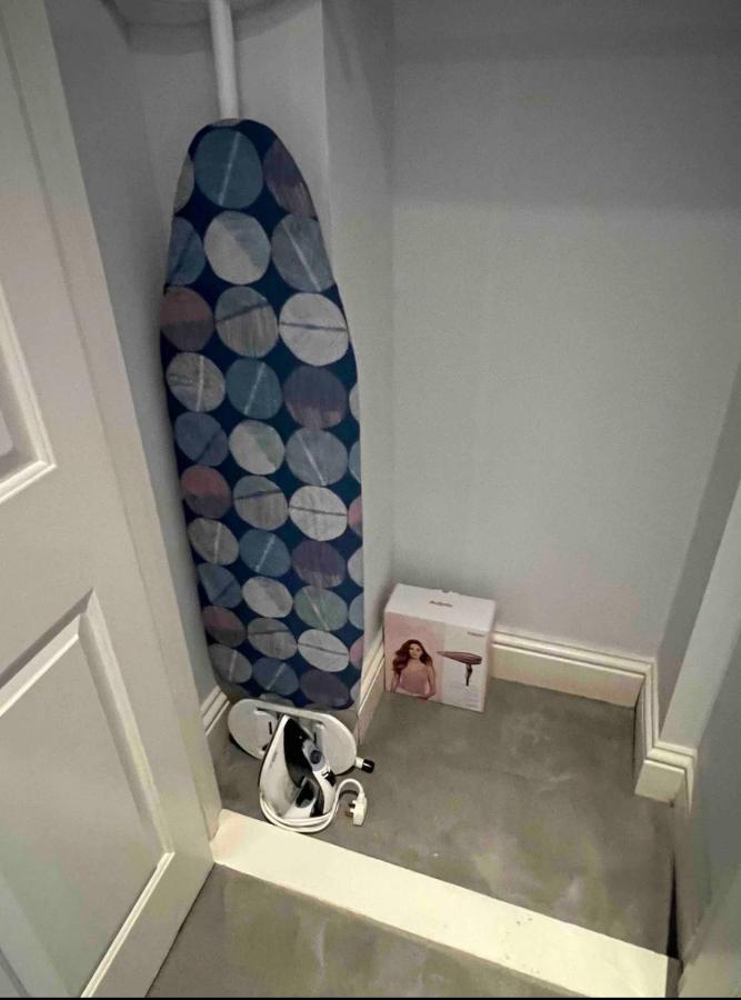 Spacious 2 Bed In The Heart Of Kensington Apartment *
