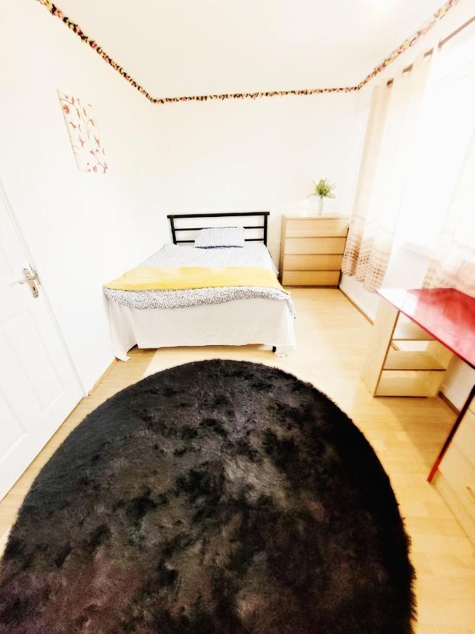 Excellent Double In Cheap Rate Around * London