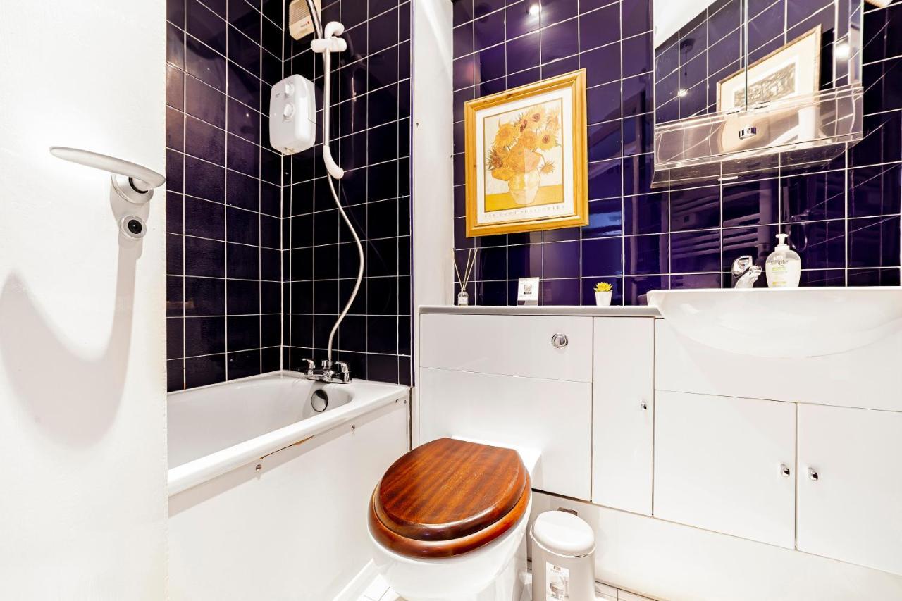 Lovely In Tower Hill, Fantastic Location * Londres