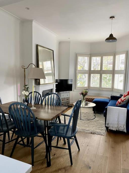 A Cosy 1 Bedroom Flat In South West Apartment London