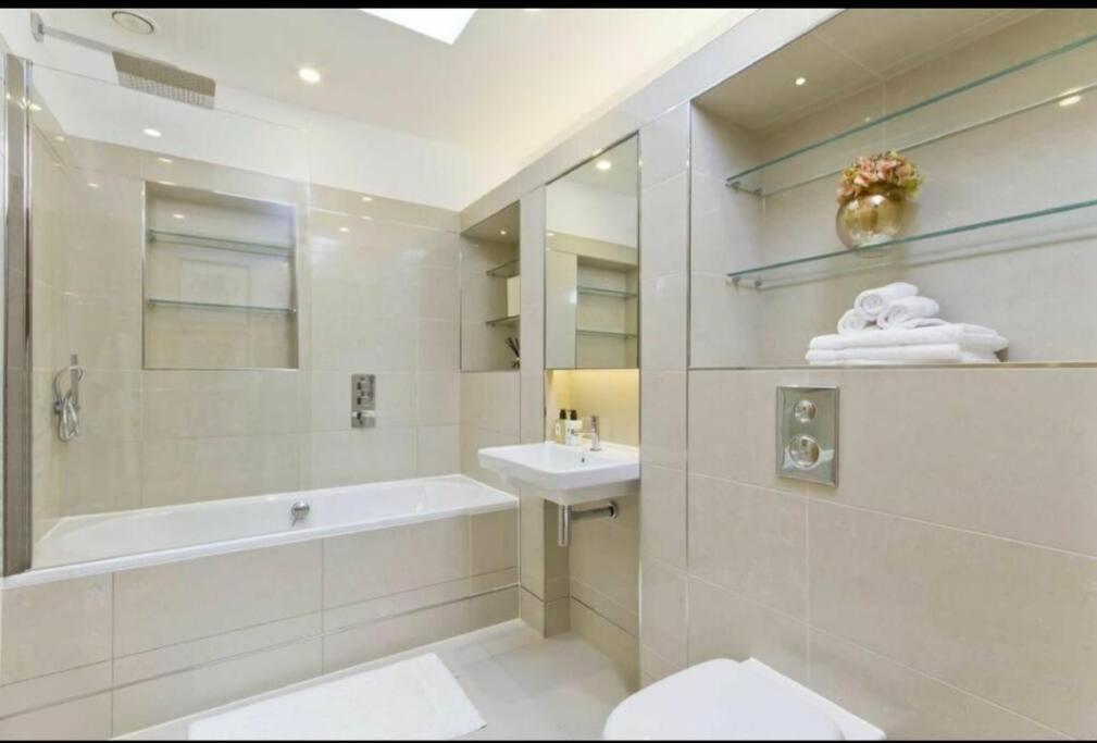Modern Flat In Mayfair * Londres