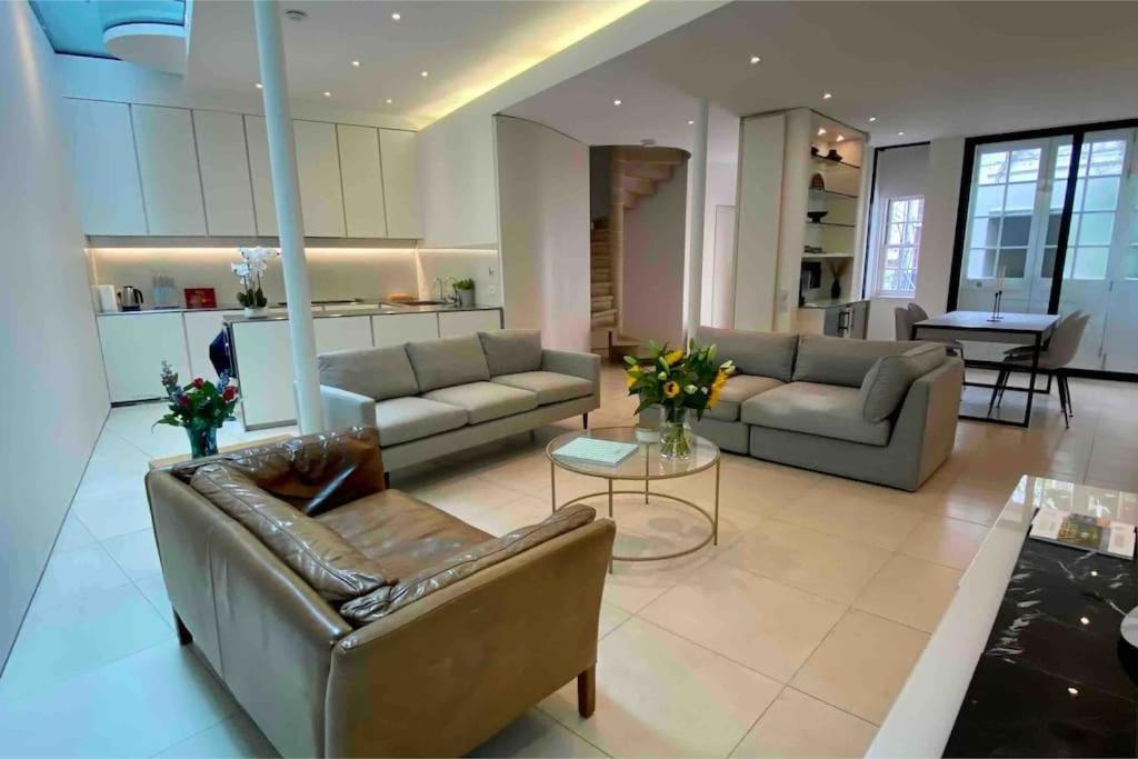 Stunning 4 Bed Mews House With Patio Casa de Férias Londres