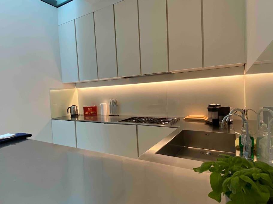 Casa de Férias Stunning 4 Bed Mews House With Patio Londres