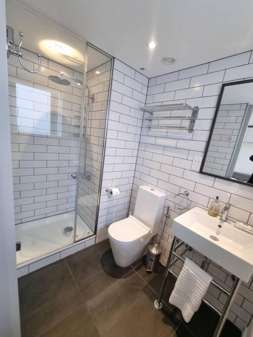 Manhattan Style In Fulham Apartment
