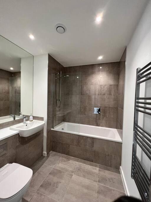 Stylish 2-bed Flat Canning Town Apartamento *