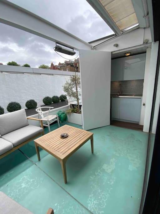 Stunning 4 Bed Mews House With Patio Casa de Férias Londres