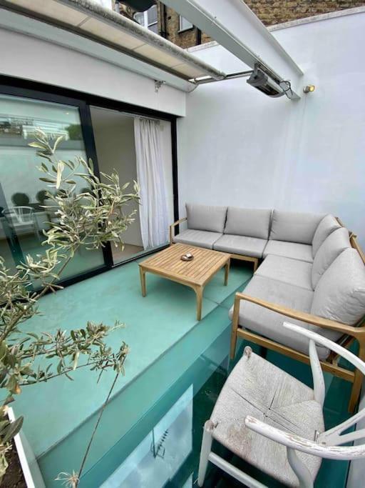 Stunning 4 Bed Mews House With Patio * Londres