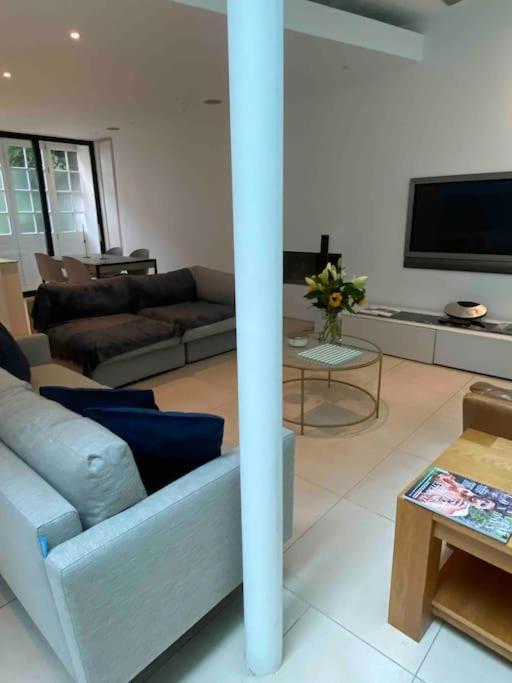 Stunning 4 Bed Mews House With Patio Casa de Férias Londres