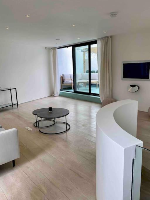 Casa de Férias Stunning 4 Bed Mews House With Patio Londres