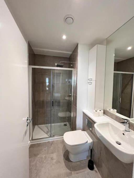 Stylish 2-bed Flat Canning Town Apartamento Londres