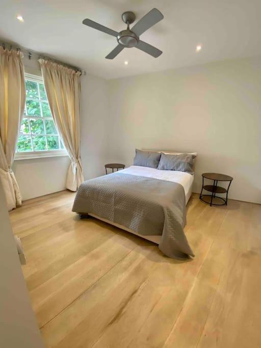 Stunning 4 Bed Mews House With Patio * Londres