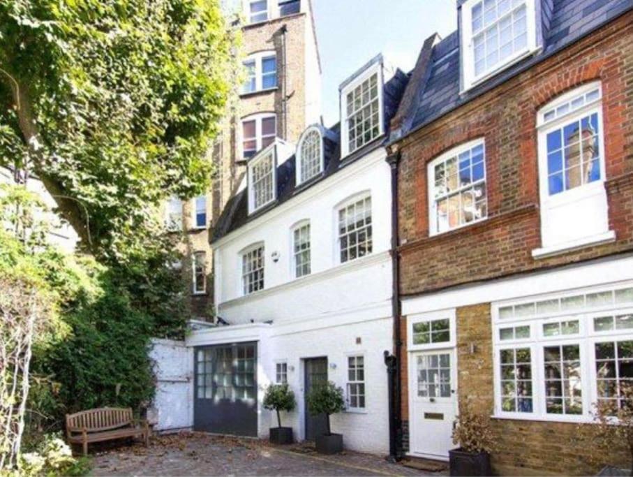 Stunning 4 Bed Mews House With Patio Casa de Férias