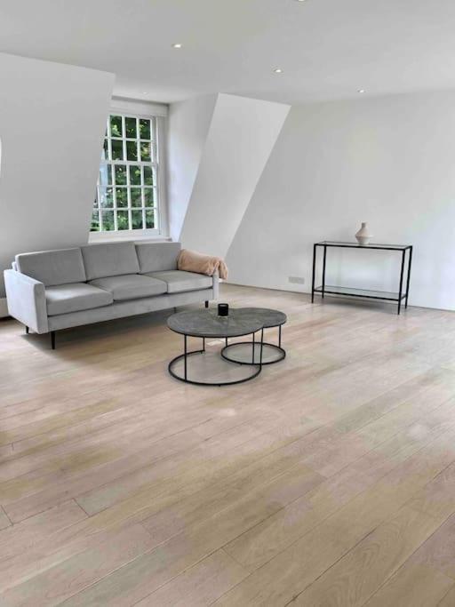 Stunning 4 Bed Mews House With Patio Casa de Férias *